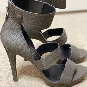 Jessica Simpson Olive green platform sandals